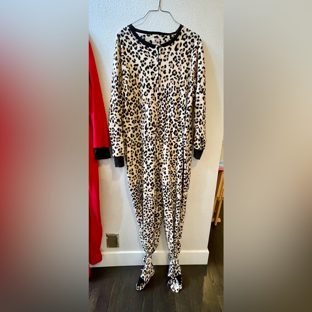 XXL adult leopard footed Pajamas